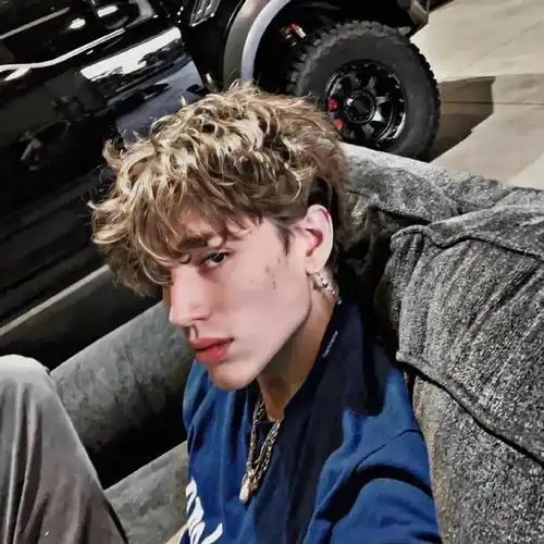 6686体育平台铁牌作者Talia