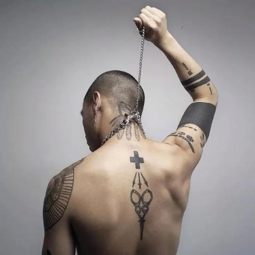 6686体育平台铁牌作者Lilly