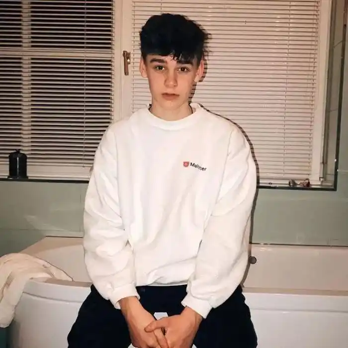 6686体育平台铁牌作者Nigel