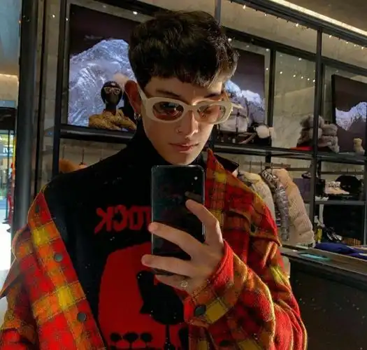 6686体育平台初级作者Violetta