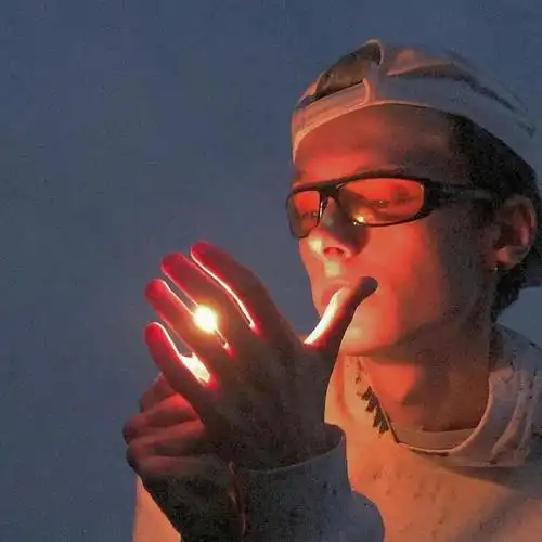 6686体育平台首席作者各自安好