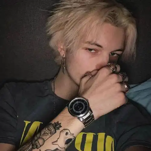 6686体育平台铁牌作者Anna