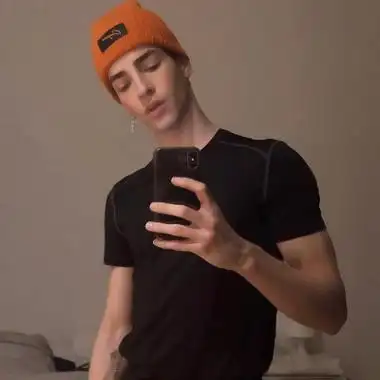 6686体育平台签约作者短发女