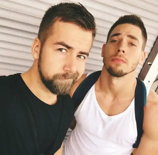 6686体育平台铁牌作者Neil