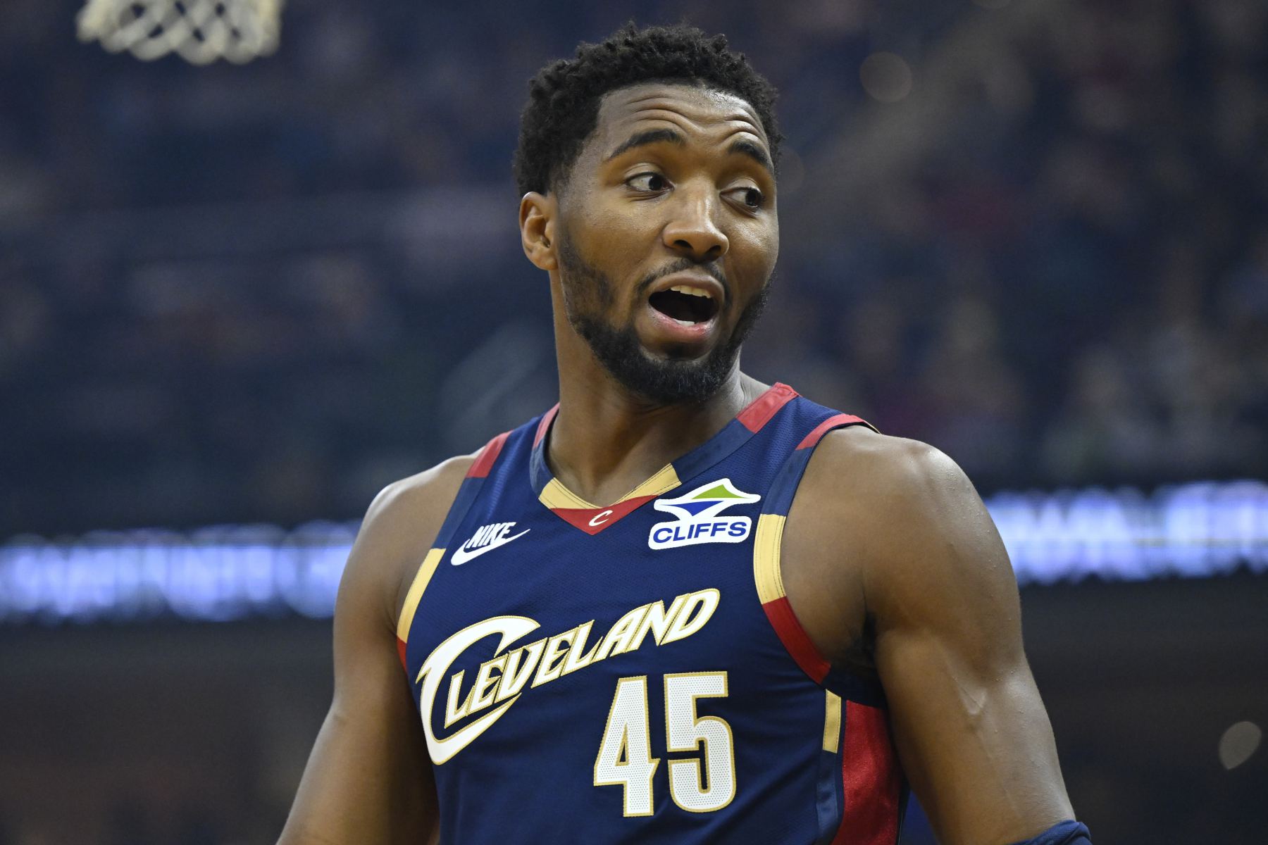 主导逆转！米切尔21中10砍下30分&末节独拿14分