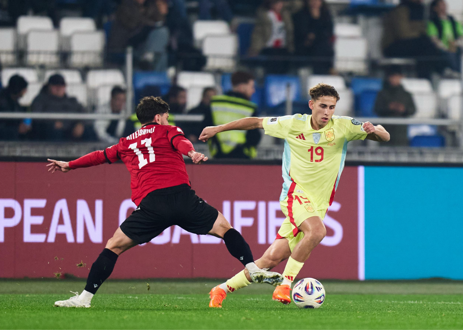 西班牙vs格鲁吉亚全场：盘球率61-39，打门10-5